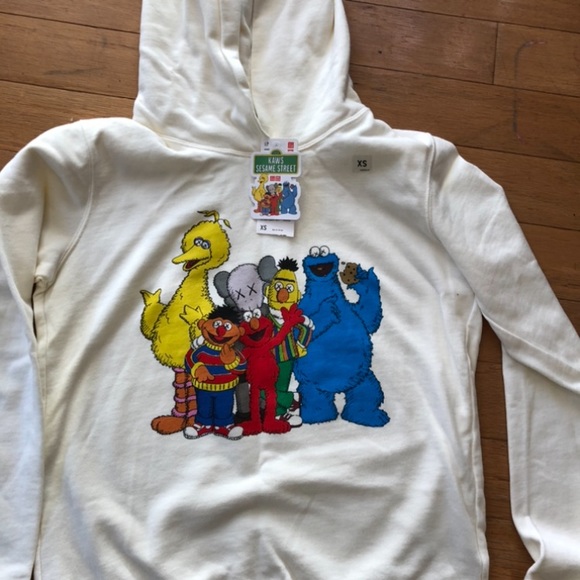 KAWS uniqlo hoodie Sesame Street - Picture 3 of 10